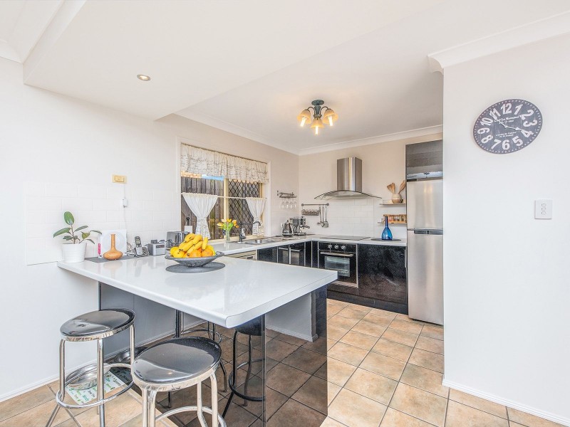 3 Blaxland Pl, Forest Lake QLD 4078