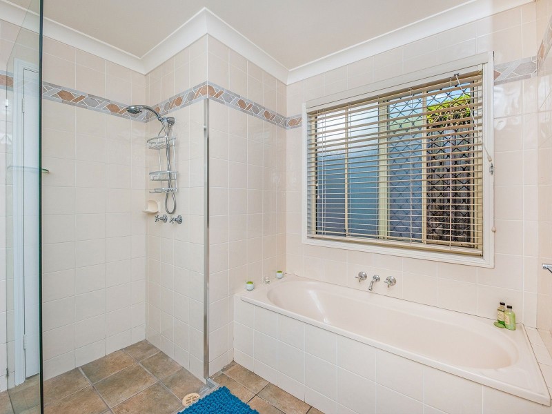 3 Blaxland Pl, Forest Lake QLD 4078