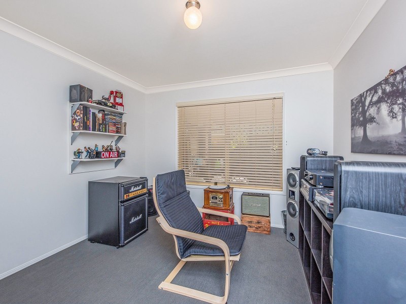 3 Blaxland Pl, Forest Lake QLD 4078