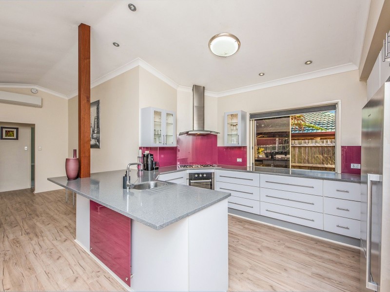 16 Blaxland Pl, Forest Lake QLD 4078