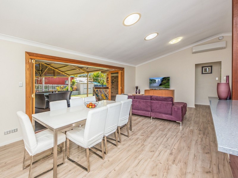 16 Blaxland Pl, Forest Lake QLD 4078