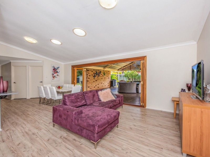 16 Blaxland Pl, Forest Lake QLD 4078