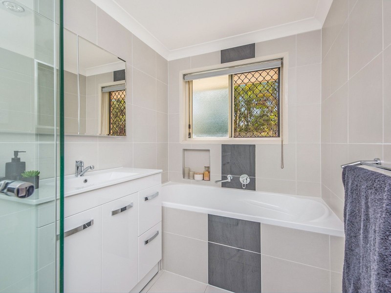 16 Blaxland Pl, Forest Lake QLD 4078