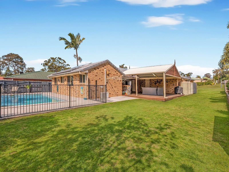 16 Blaxland Pl, Forest Lake QLD 4078