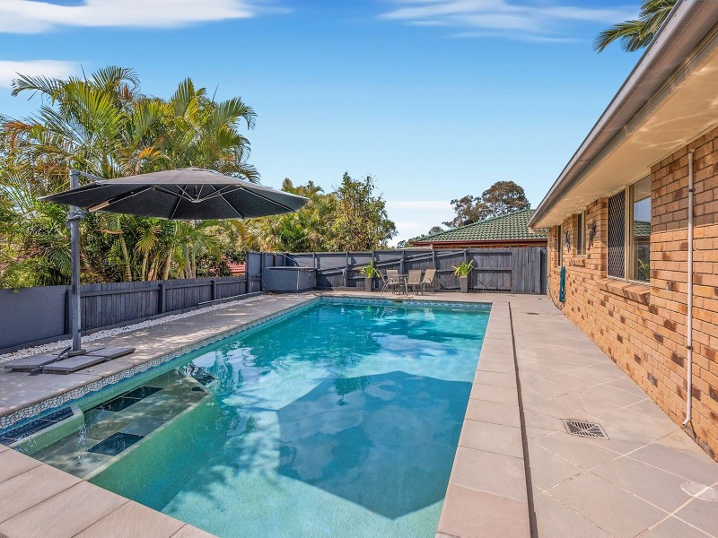 16 Blaxland Pl, Forest Lake QLD 4078