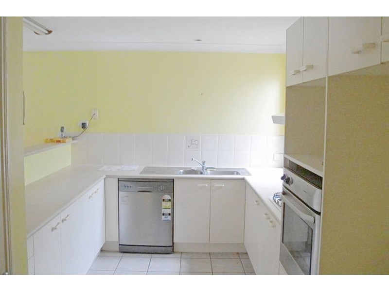 102 Jindabyne Cct, Forest Lake QLD 4078