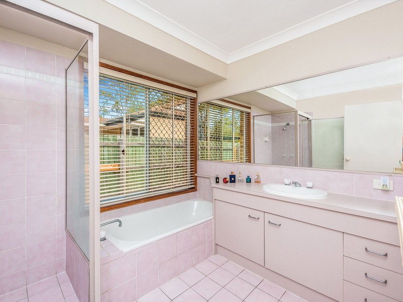 27 Solander Cct, Forest Lake QLD 4078