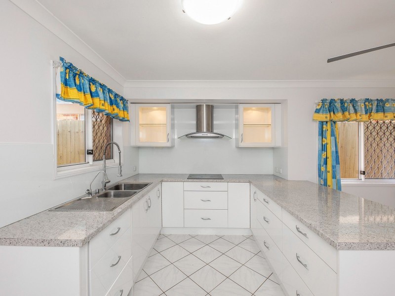 72 Oldbury Pl, Forest Lake QLD 4078