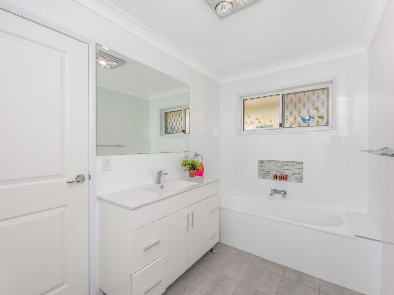 72 Oldbury Pl, Forest Lake QLD 4078