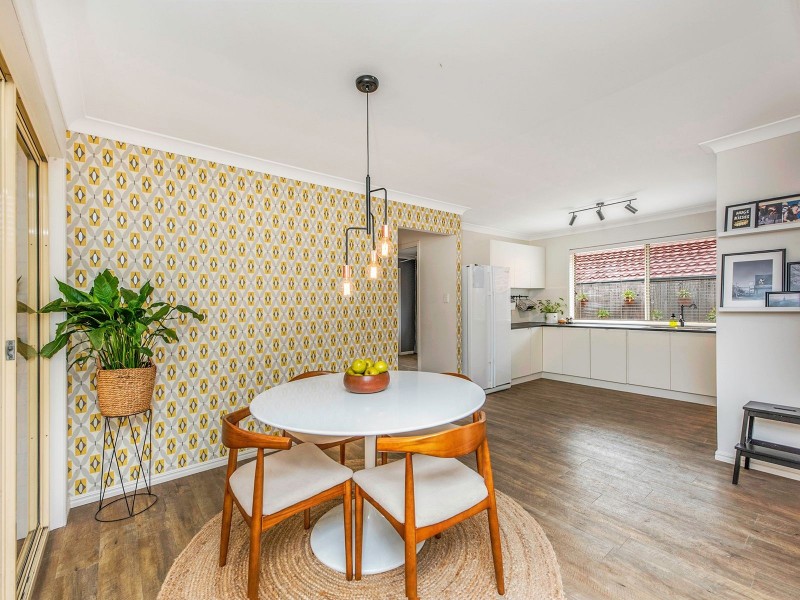 42 Acorn Cct, Forest Lake QLD 4078