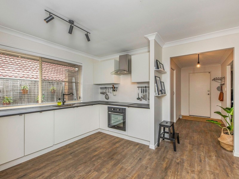 42 Acorn Cct, Forest Lake QLD 4078