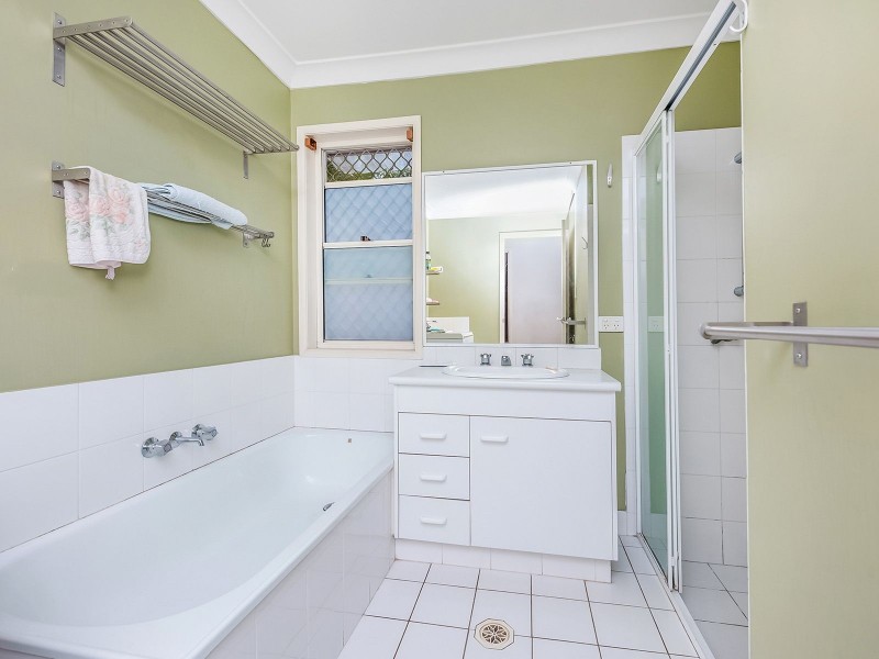 17 Baxter Cres, Forest Lake QLD 4078