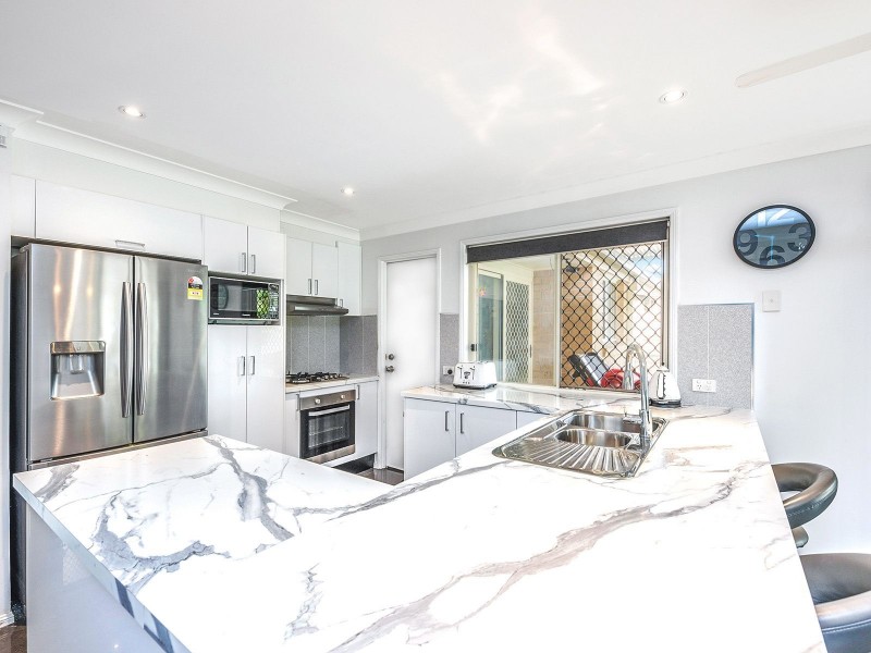 1 Glengyle Place, Forest Lake QLD 4078