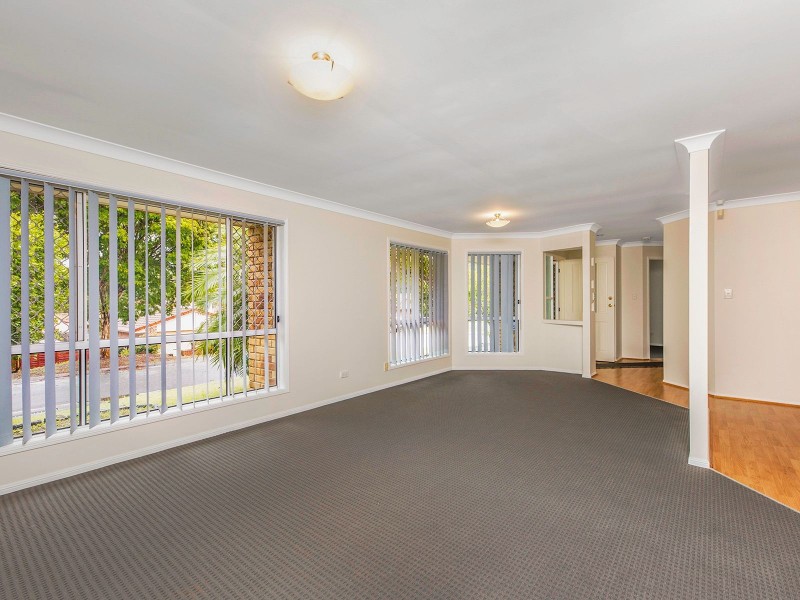 1 Conifer Pl, Forest Lake QLD 4078