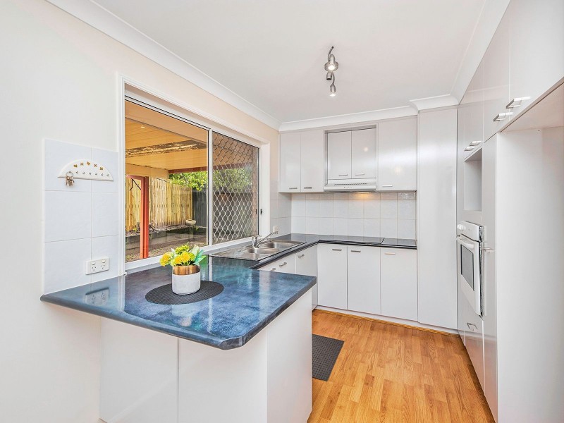 1 Conifer Pl, Forest Lake QLD 4078