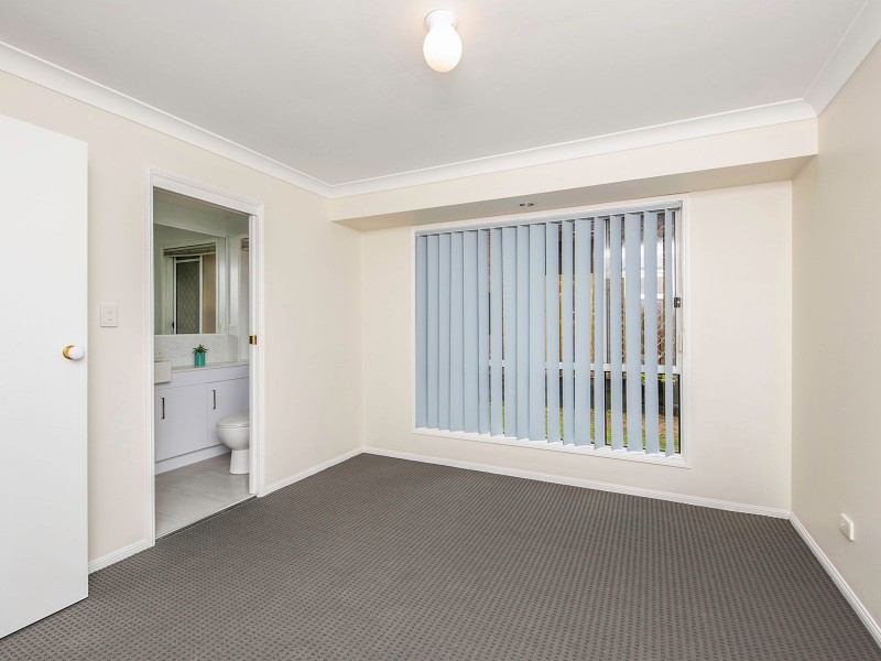 1 Conifer Pl, Forest Lake QLD 4078