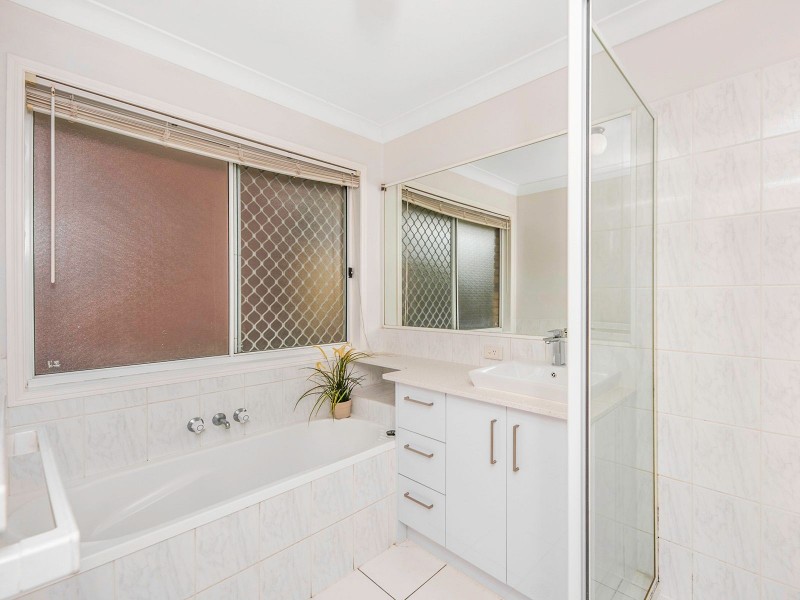 1 Conifer Pl, Forest Lake QLD 4078