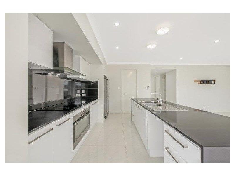 6 Gelu Court, Springfield Lakes QLD 4300