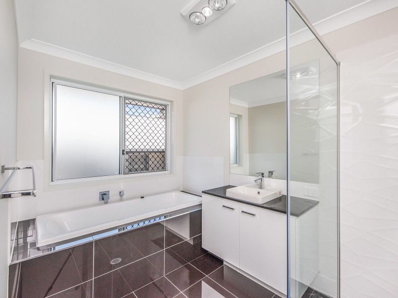 6 Gelu Court, Springfield Lakes QLD 4300