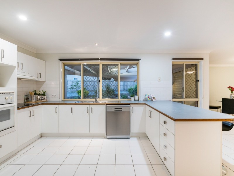 2 Aspen Crescent, Parkinson QLD 4115