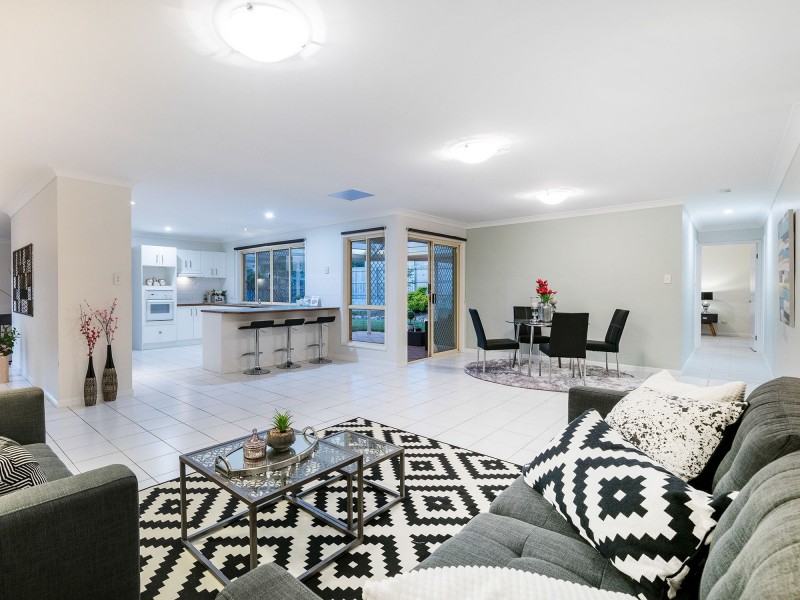 2 Aspen Crescent, Parkinson QLD 4115