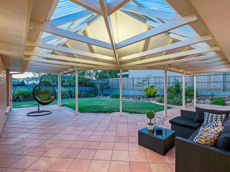 2 Aspen Crescent, Parkinson QLD 4115