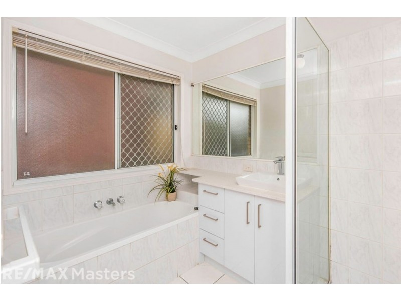 1 Conifer Pl, Forest Lake QLD 4078