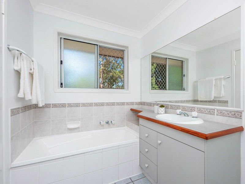 3 Moore Pl, Forest Lake QLD 4078