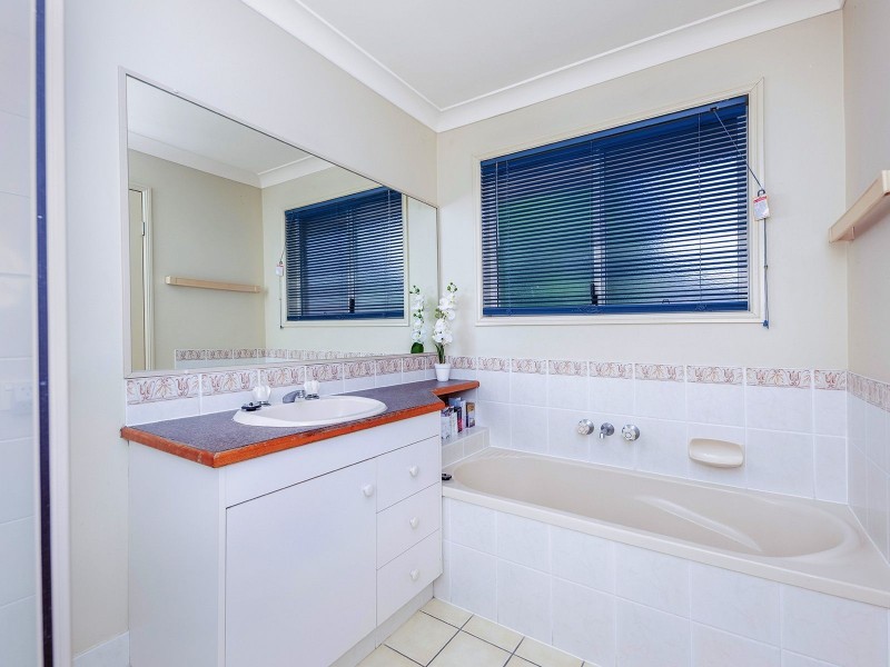 2 Maidenhair Ct, Forest Lake QLD 4078