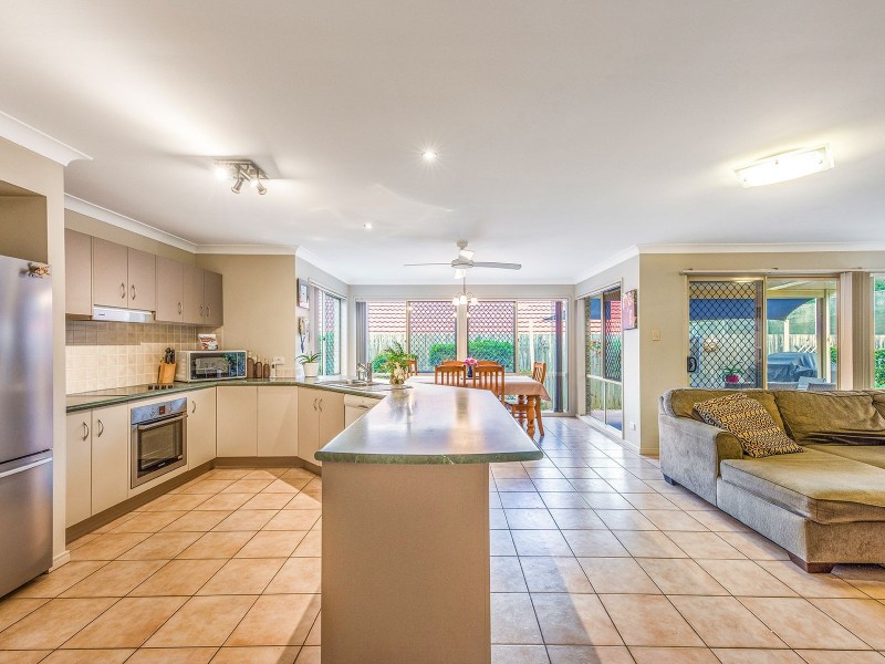 9 Piccadilly Pl, Forest Lake QLD 4078