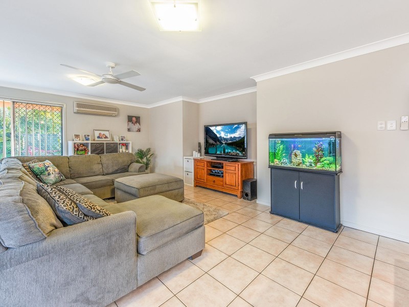 9 Piccadilly Pl, Forest Lake QLD 4078