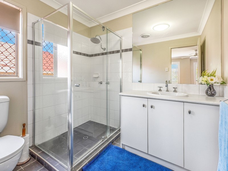 9 Piccadilly Pl, Forest Lake QLD 4078