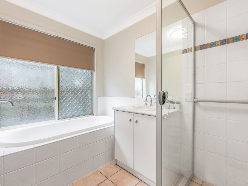 9 Piccadilly Pl, Forest Lake QLD 4078