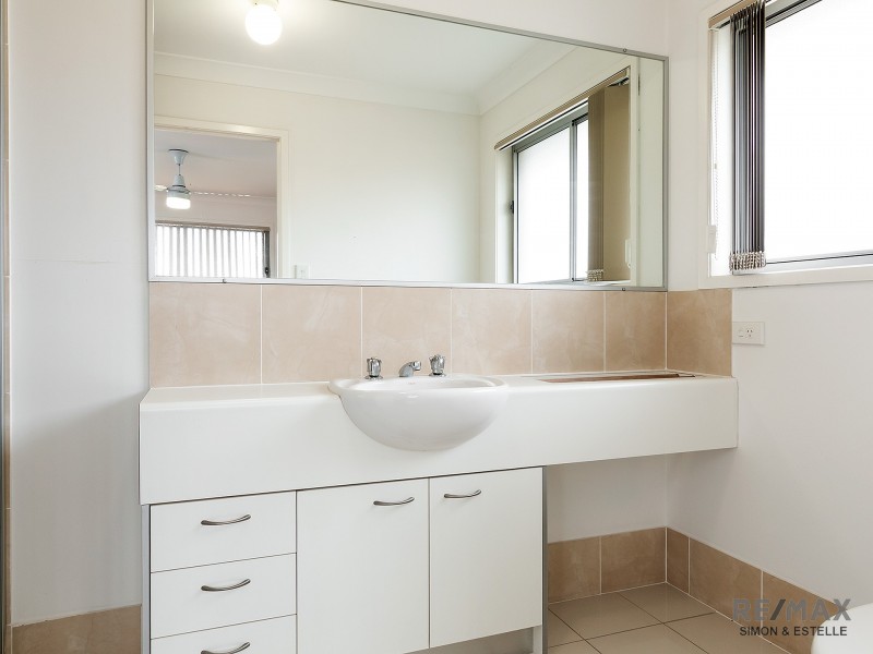 28 Earnshaw Street, Calamvale QLD 4116