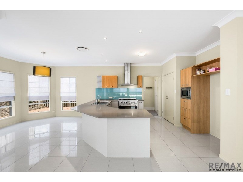 16 Henderson Street, Eight Mile Plains QLD 4113