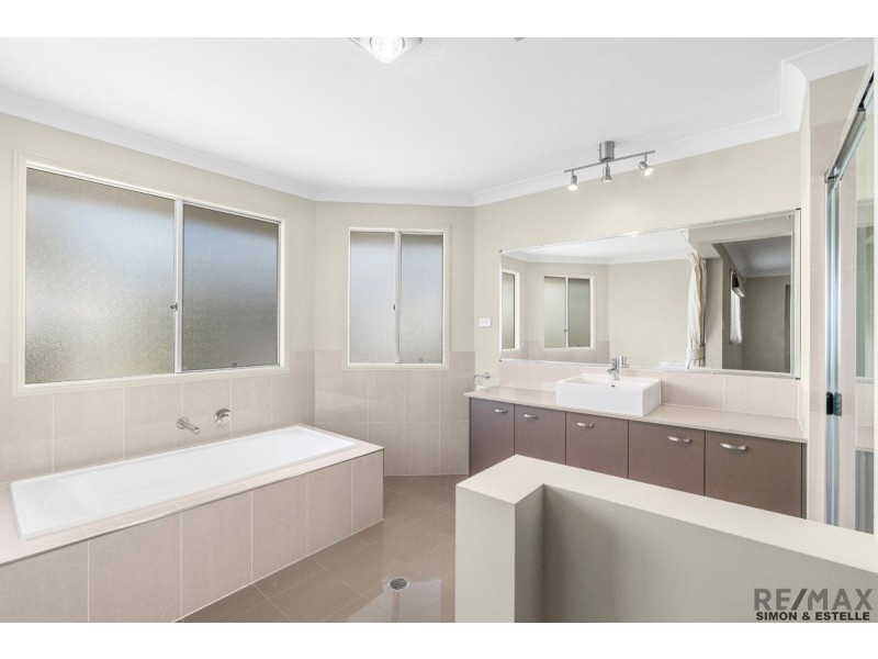 16 Henderson Street, Eight Mile Plains QLD 4113