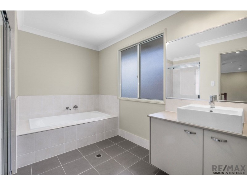 16 Henderson Street, Eight Mile Plains QLD 4113