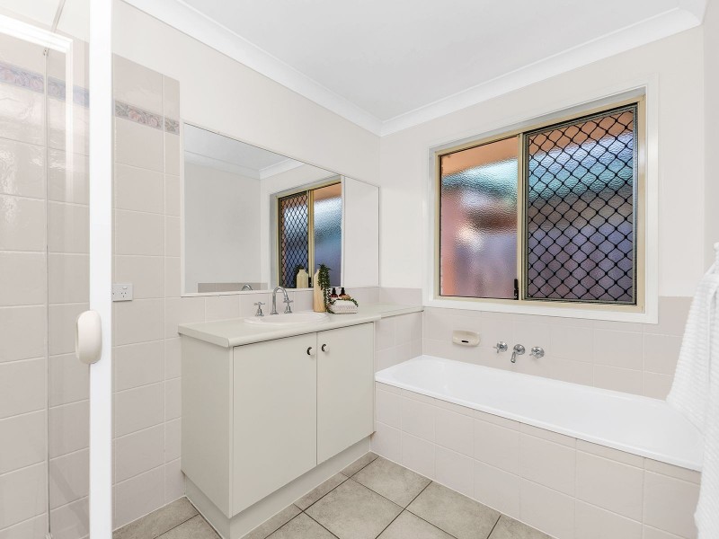 49 Hampstead St, Forest Lake QLD 4078