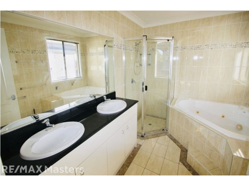27 Bacchus Street, Robertson QLD 4109