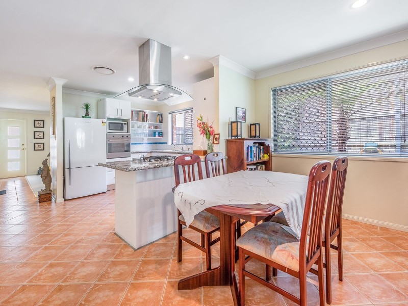 14 Samford Pl, Forest Lake QLD 4078