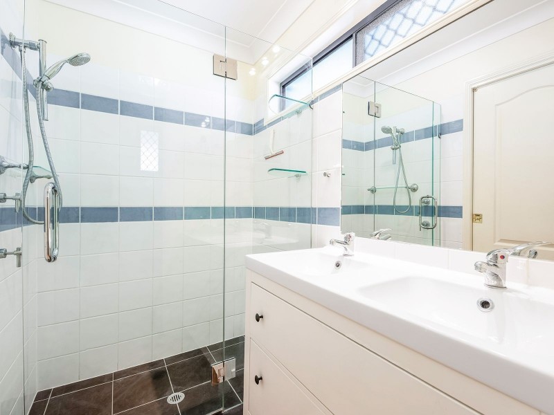 14 Samford Pl, Forest Lake QLD 4078