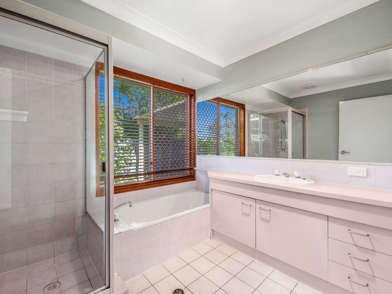 25 Solander Cct, Forest Lake QLD 4078