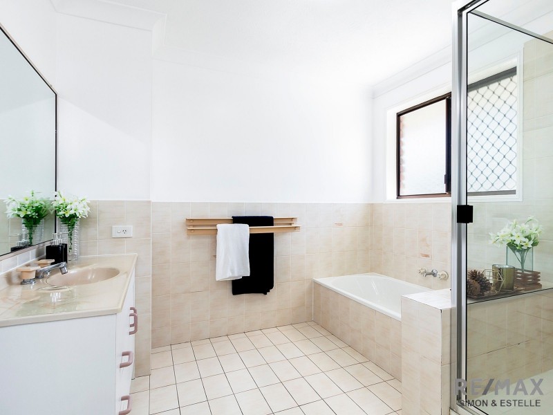 6 Coolidge Court, Stretton QLD 4116