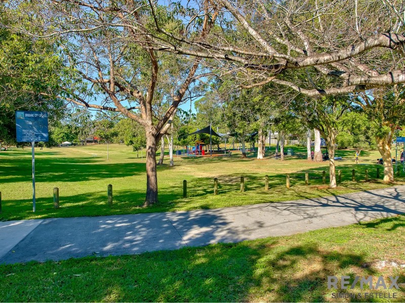 715 Cavendish Road, Holland Park QLD 4121