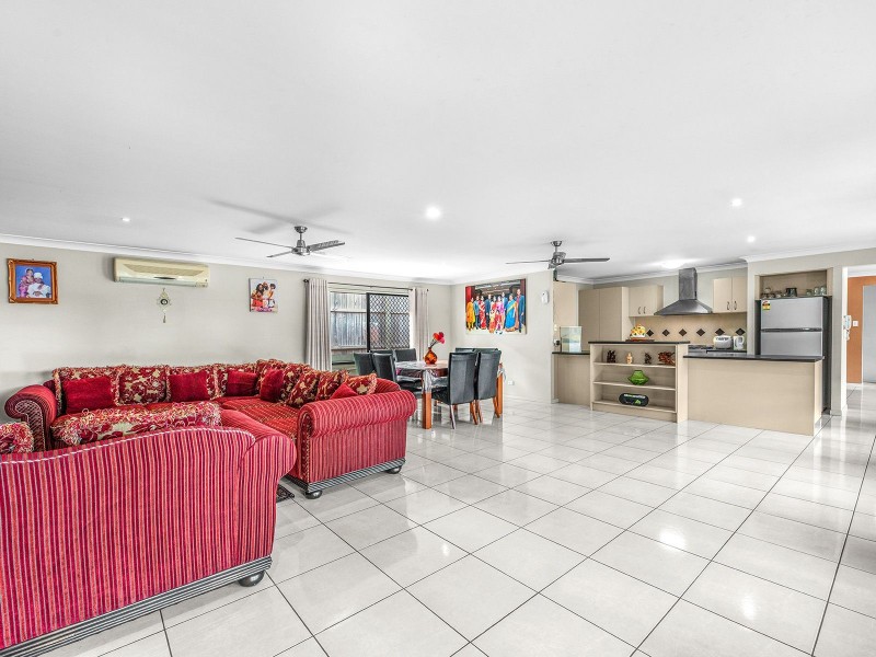 3 Chevron Cl, Forest Lake QLD 4078