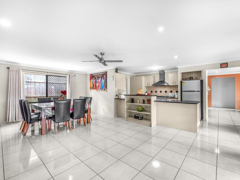 3 Chevron Cl, Forest Lake QLD 4078