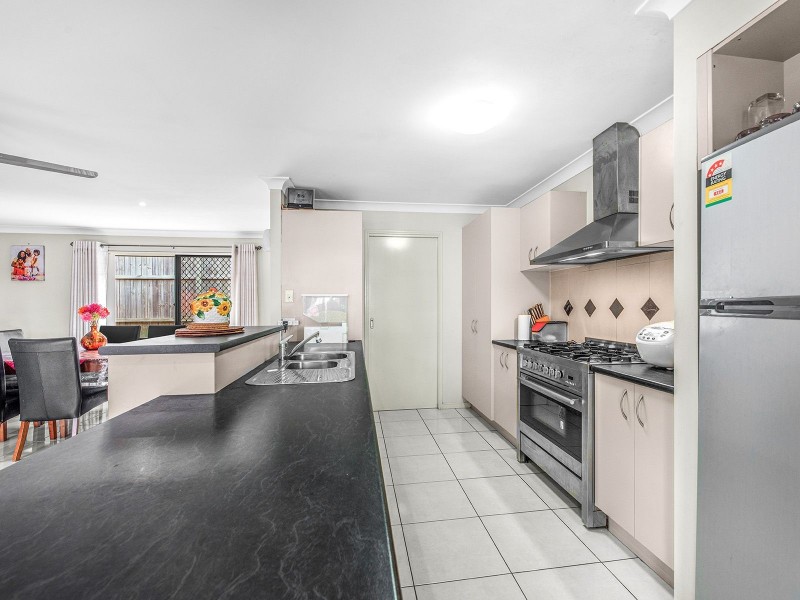 3 Chevron Cl, Forest Lake QLD 4078