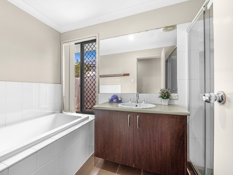 3 Chevron Cl, Forest Lake QLD 4078