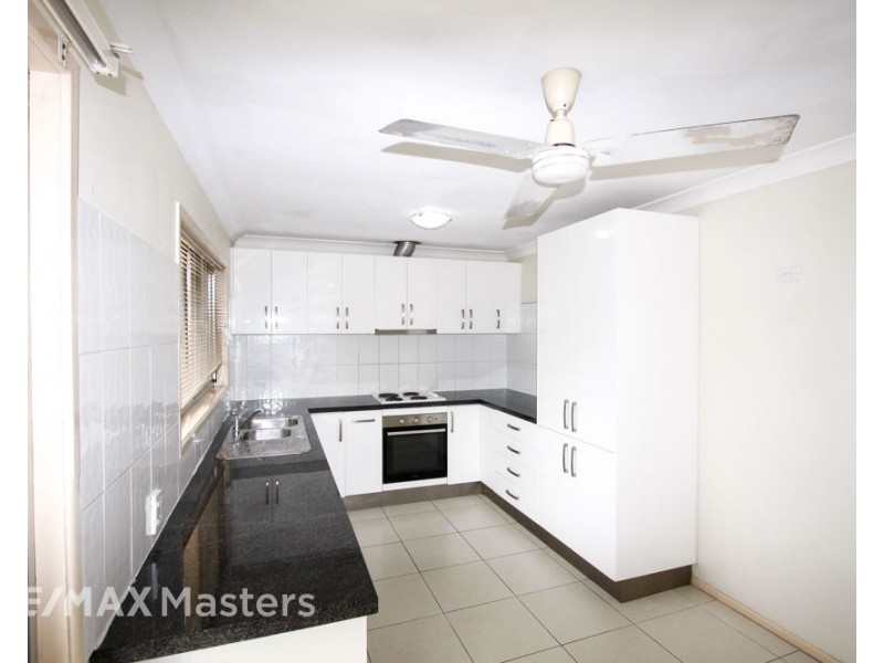 4 Warrington Street, Robertson QLD 4109