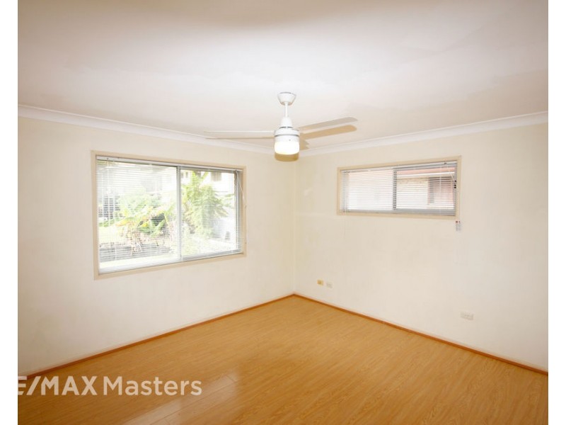 4 Warrington Street, Robertson QLD 4109